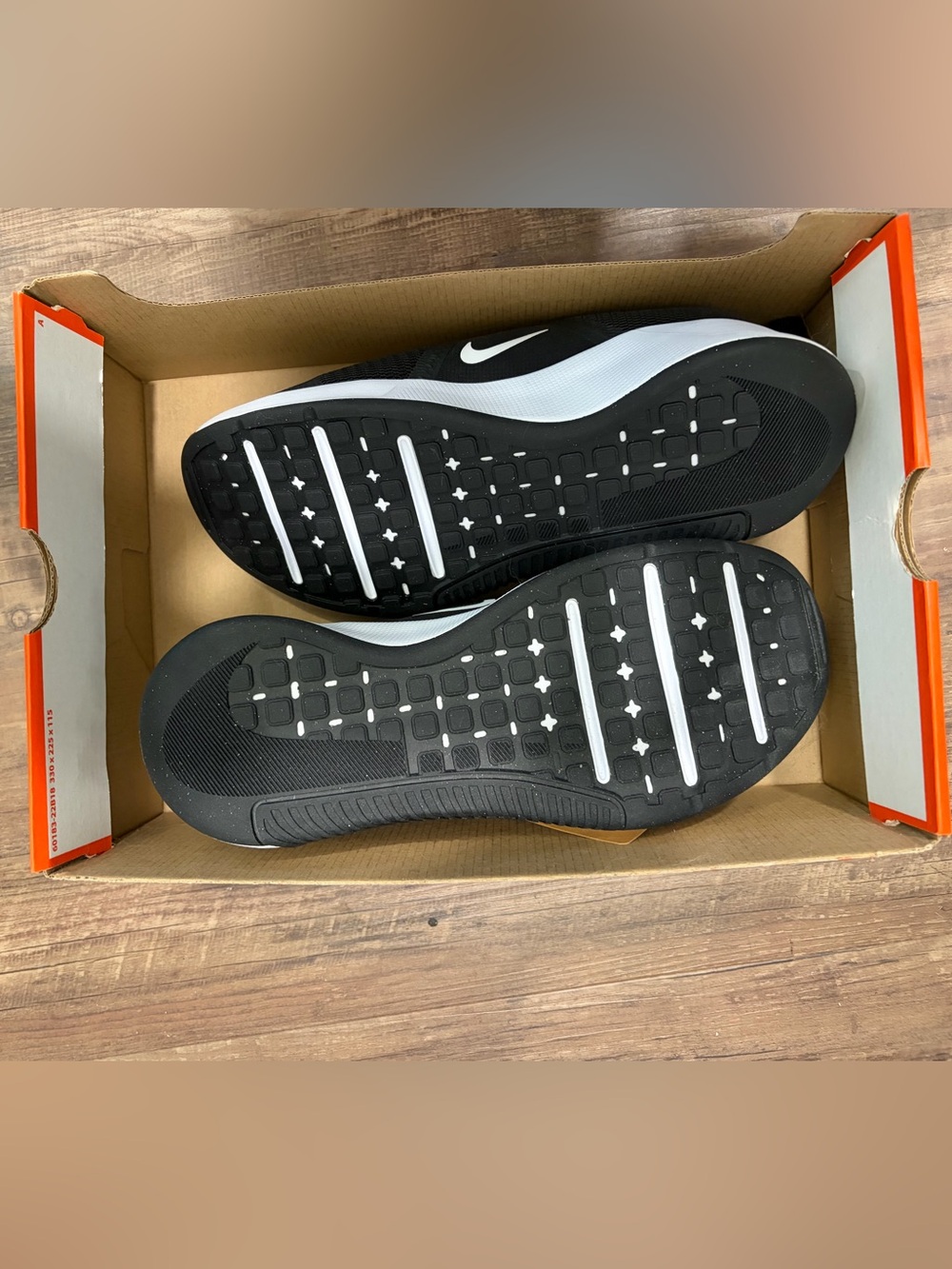 Women’s Nike MC Trainers 3 - Picture 2 of 5